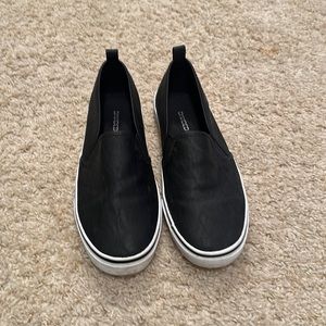 Women’s causal slip on shoe size 9